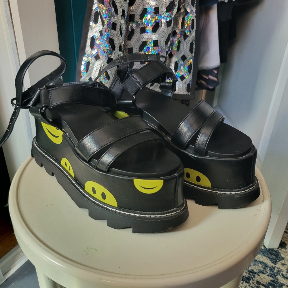 Lamoda smiley platform sandals